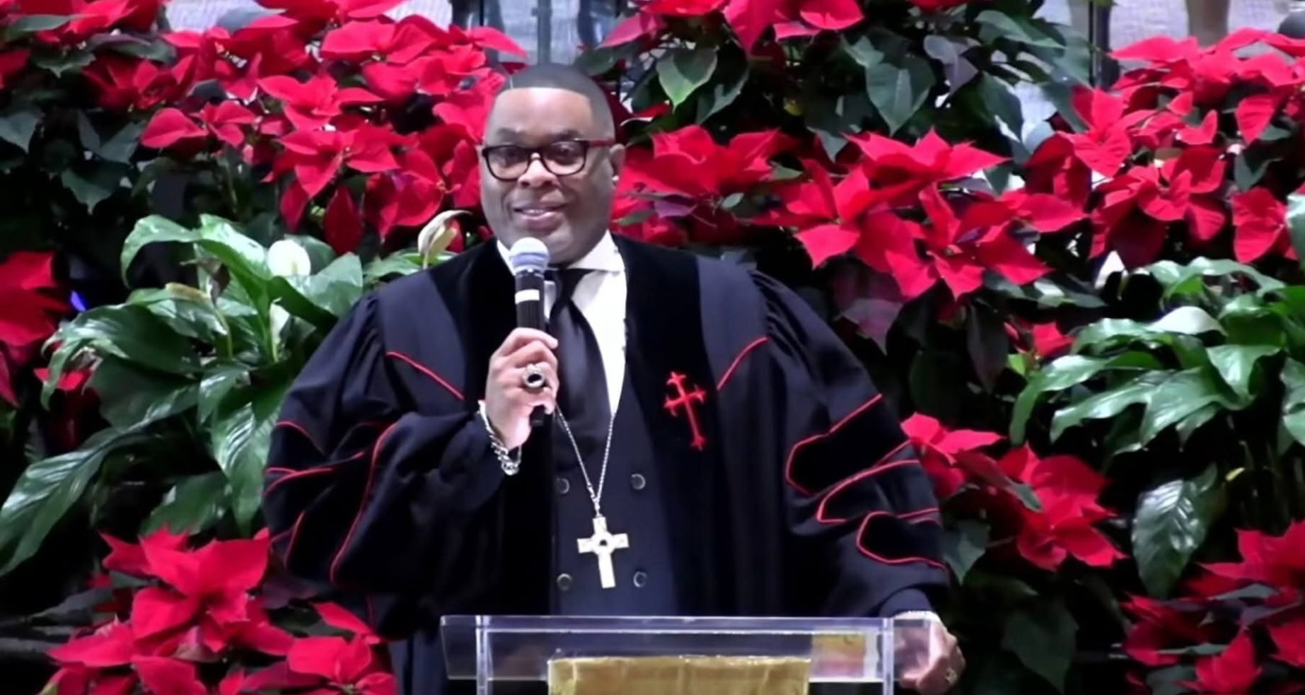 Senior Pastor Darian J. Sheppard preaching